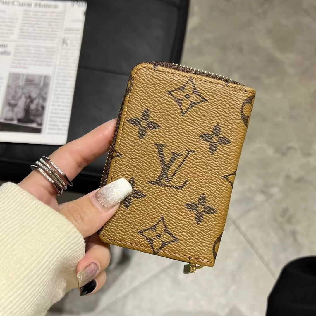 Louis Vuitton / Gucci Card Cases Durable and Elegant