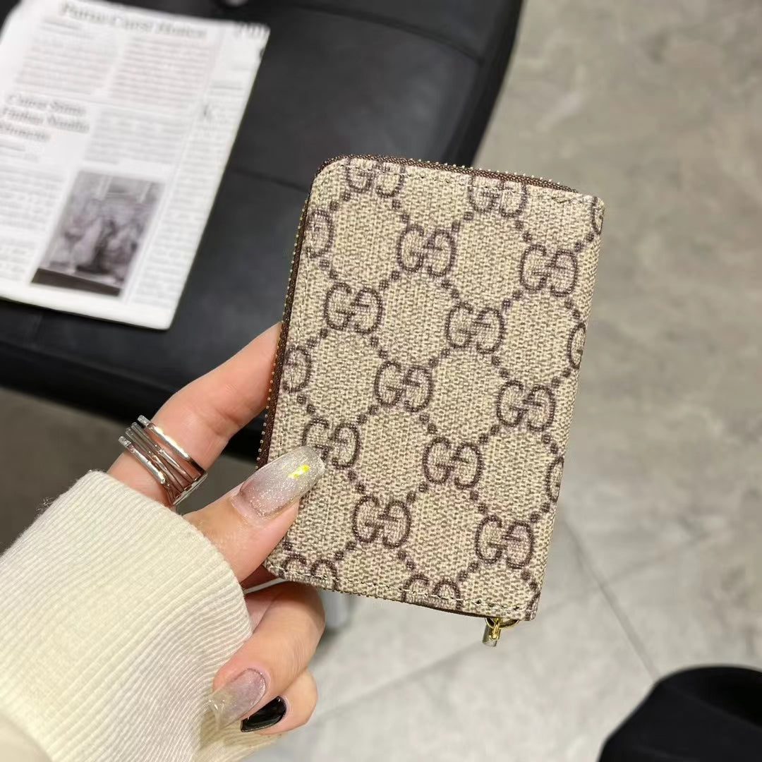 Louis Vuitton / Gucci Card Cases Durable and Elegant