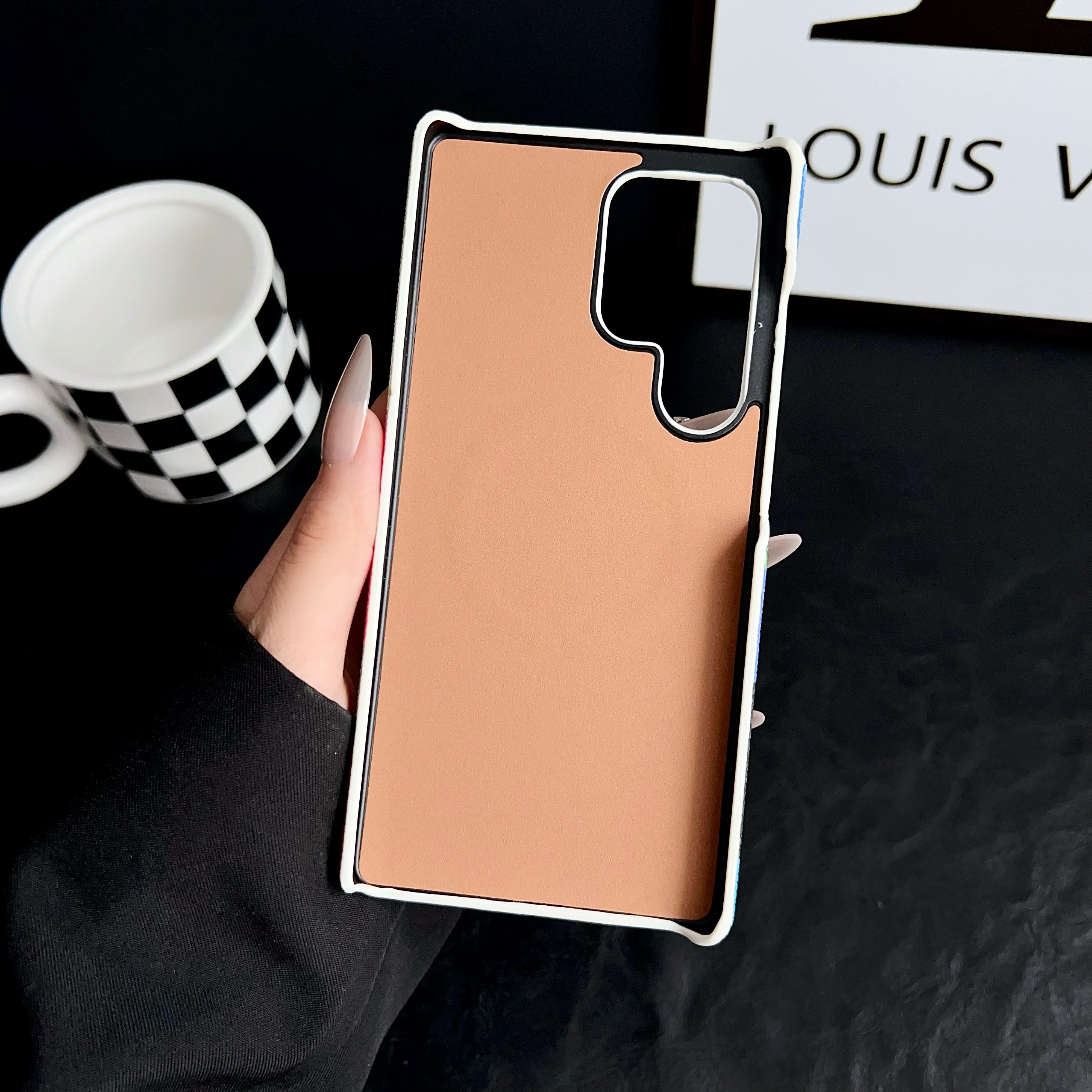 Yebo Fashion Modern Shield Phone Case