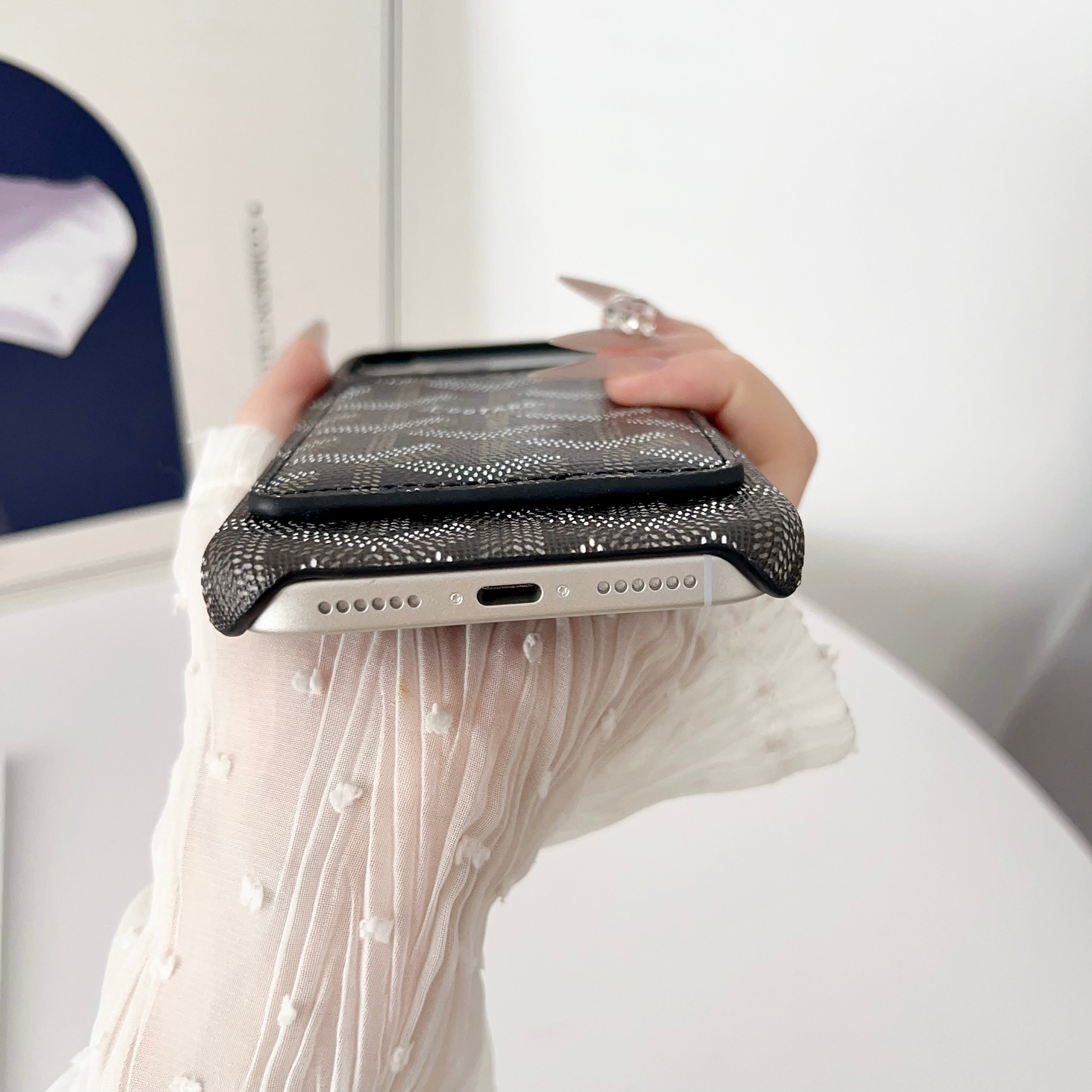Yebo Fashion Elegant and Shock-Absorbing iPhone Case